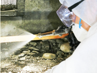 施工日が決まったら、専門スタッフがシロアリを徹底駆除・予防いたします！2